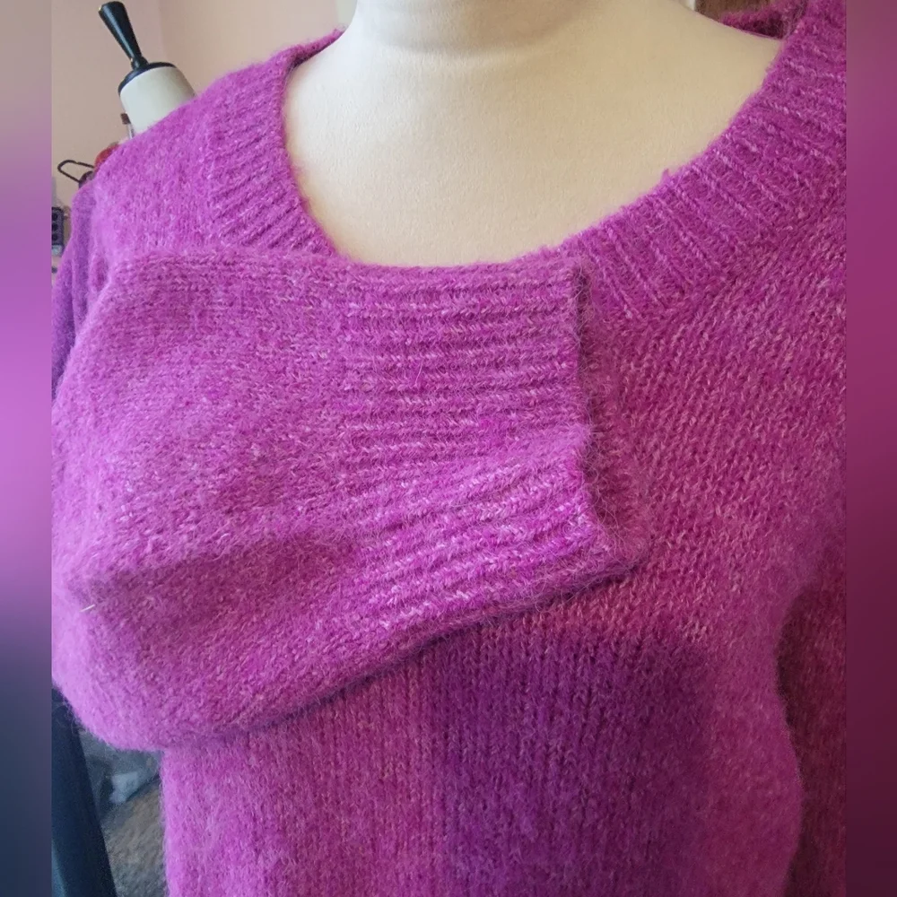 Fushia sweater EUC - Picture 5 of 5